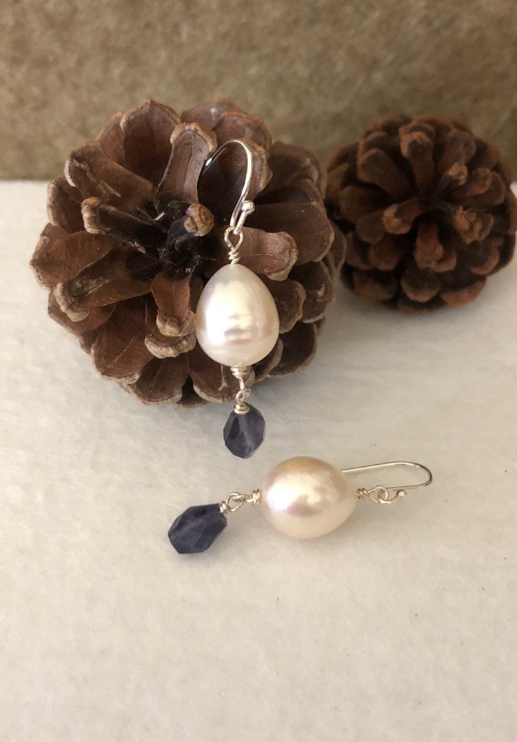 Große Perlen Und Iolith Ohrringe, Ei Perlen, Facettierter Iolith, Blau Creme, Statement von thebigbluebead