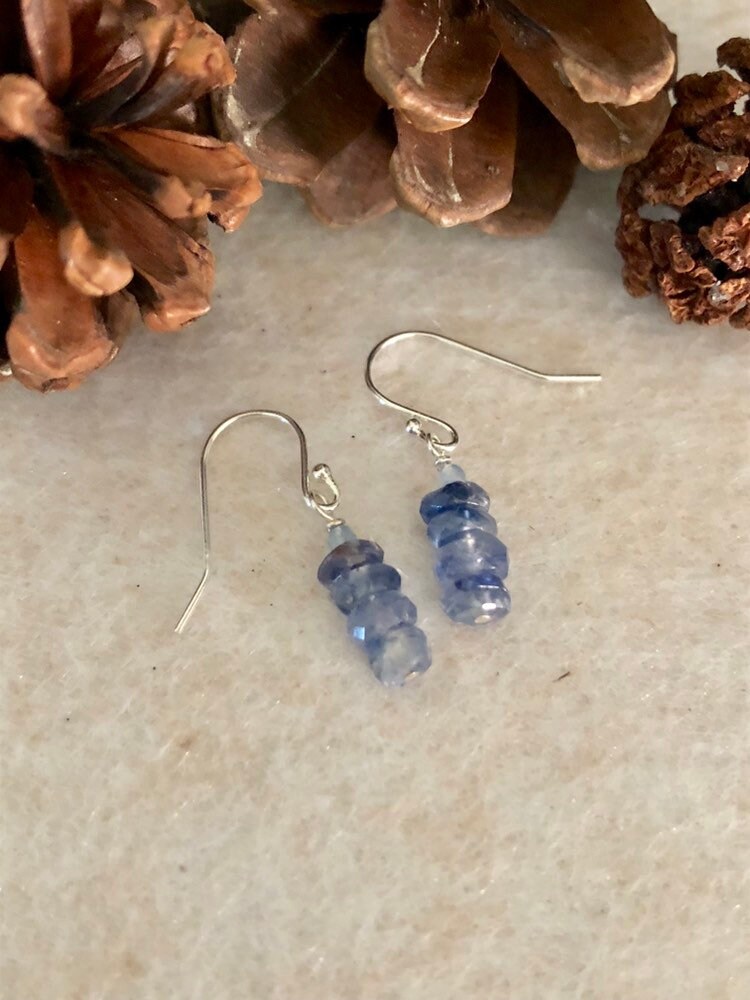 Kyanit Und Chalcedon Ohrringe, Blau & Silber, Kleine Boho Chic, Hellblaue Natürliche Kyanit, Elegante Ohrringe von thebigbluebead