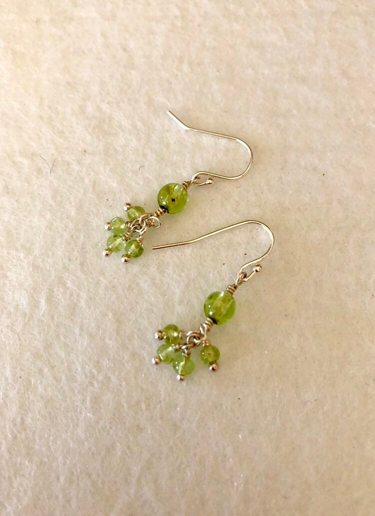Natürliche Peridot Ohrringe - Peridot Sterling Silber August Geburtsstein Cluster Ohrringe Leichte Baumeln Urlaub von thebigbluebead