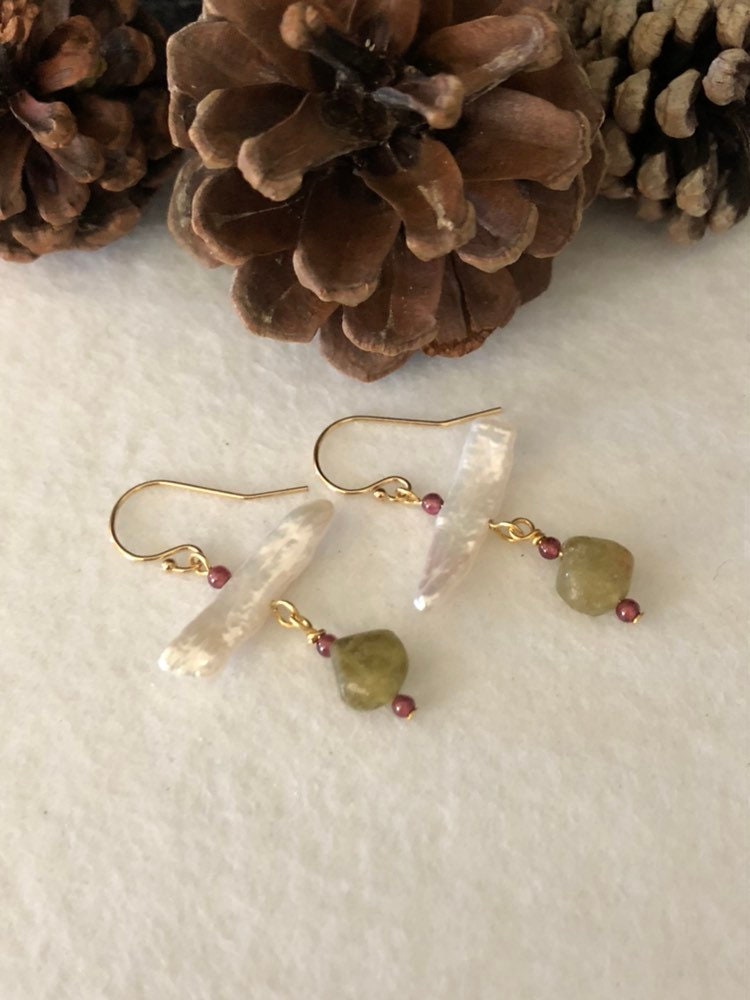 Perlen Und Granat Ohrringe, Roter Grüner Granat, Geburtsstein Handgemachter Schmuck, Juni Januar Geburtsstein, Boho Chic Style, Biwa von thebigbluebead
