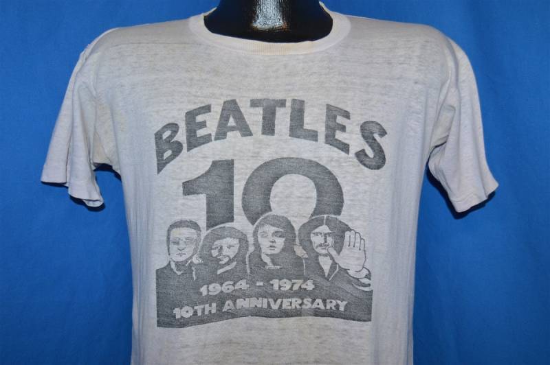 70Er Jahre The Beatles 10Th Jubiläum 1974 Rock T-Shirt Medium 70Er Jahre The Beatles 10Th Jubiläum 1974 Rock T-Shirt Medium von thecaptainsvintage