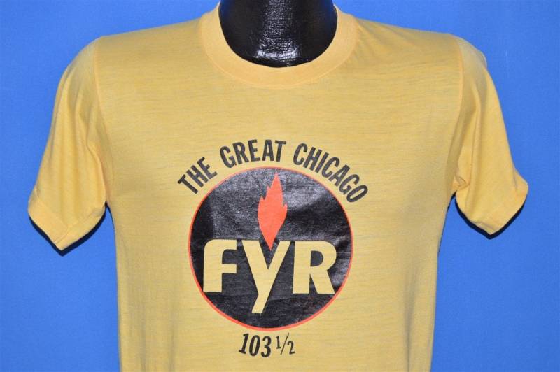 70S 103.5 Wfyr The Great Chicago Fyr T-Shirt Small 70S 103.5 Wfyr The Great Chicago Fyr T-Shirt Small von thecaptainsvintage