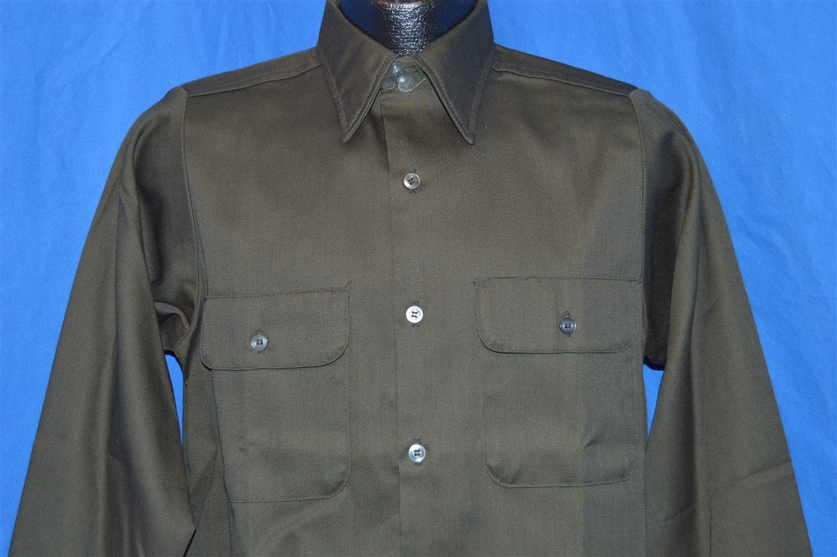 70S Olivgrünes Button Down Deadstock Arbeitshemd S 70S Olivgrünes Button Down Deadstock Arbeitshemd S von thecaptainsvintage