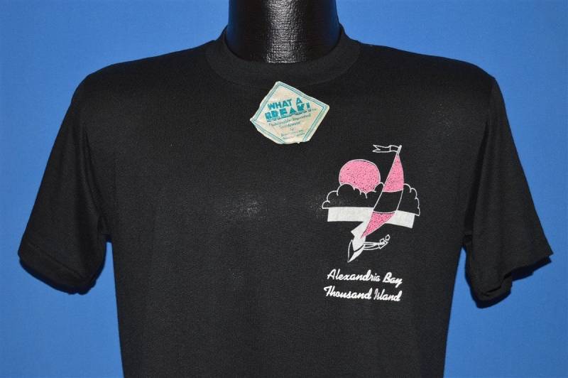 80Er Jahre Alexandria Bay Thousand Island Deadstock T-Shirt Medium 80Er Jahre Alexandria Bay Thousand Island Deadstock T-Shirt Medium von thecaptainsvintage