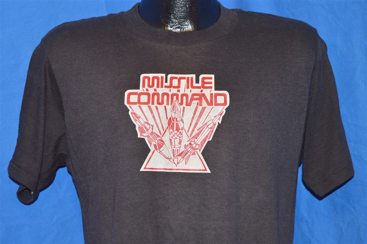 80Er Jahre Atari Missilekommando Aufbügler T-Shirt Medium 80Er Jahre Atari Missilekommando Aufbügler T-Shirt Medium von thecaptainsvintage