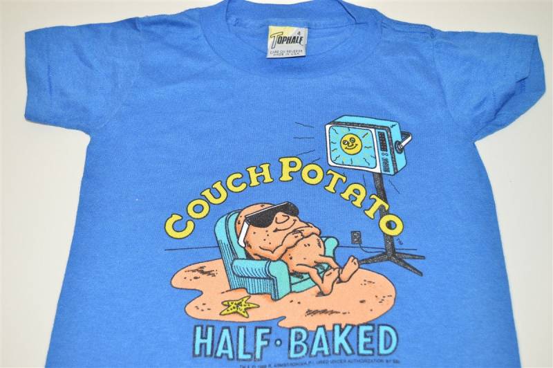 80Er Jahre Couch Potato Half Baked Cartoon Lustiges T-Shirt Jugend 4 80Er Jahre Couch Potato Half Baked Cartoon Lustiges T-Shirt Jugend 4 von thecaptainsvintage