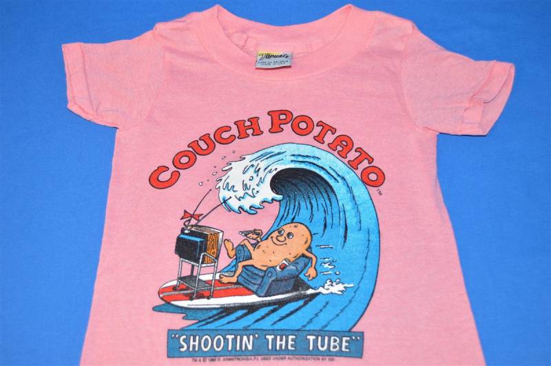 80Er Jahre Couch Potato Surfing Cartoon Shootin "The Tube Lustiges T-Shirt Jugend 4 von thecaptainsvintage