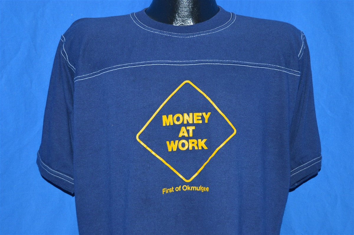 80Er Jahre First Bank Of Okmulgee Oklahoma Blau Topstitch Jersey T-Shirt Large 80Er Jahre First Bank Of Okmulgee Oklahoma Blau Topstitch Jersey T-Shirt Large von thecaptainsvintage