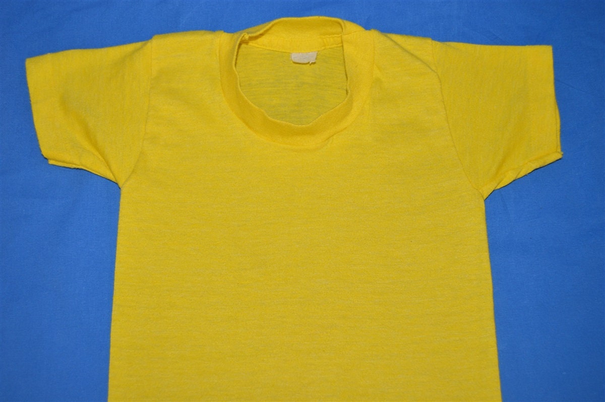 80Er Jahre Gelbes Blank Box Tag Kleinkind T-Shirt 2T 80Er Jahre Gelbes Blank Box Tag Kleinkind T-Shirt 2T von thecaptainsvintage