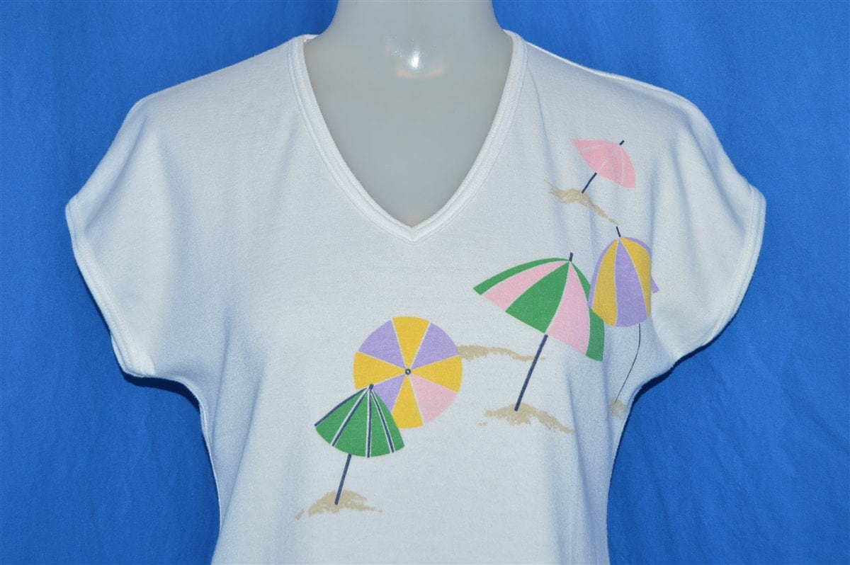 80Er Jahre Koret Sonnenschirme Weiß V-Ausschnitt T-Shirt Frauen Medium 80Er Jahre Koret Sonnenschirme Weiß V-Ausschnitt T-Shirt Frauen Medium von thecaptainsvintage