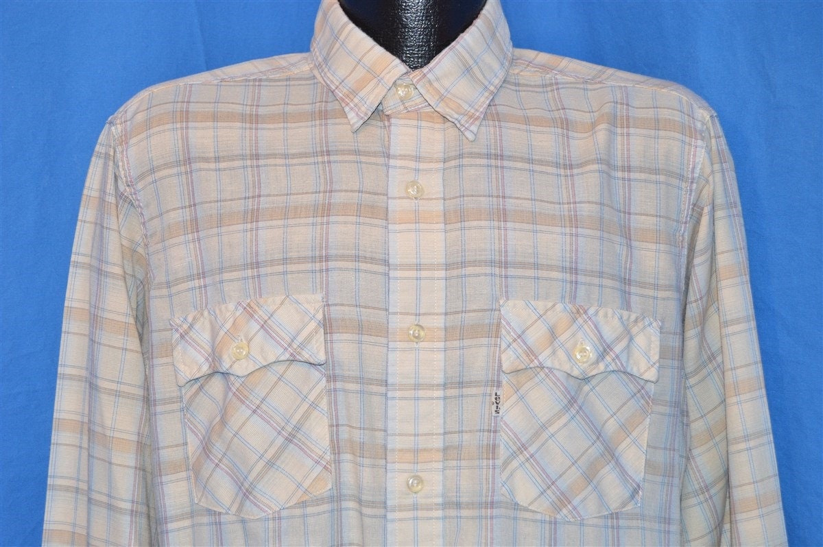 80Er Jahre Levi's Beige Multi Kariertes Button-Down-Hemd Große Tapered Fit Scalloped Tasche 80Er Jahre Levi's Beige Multi Kariertes Button-Down-Hemd Große Tapered Fit Scalloped Tasche von thecaptainsvintage