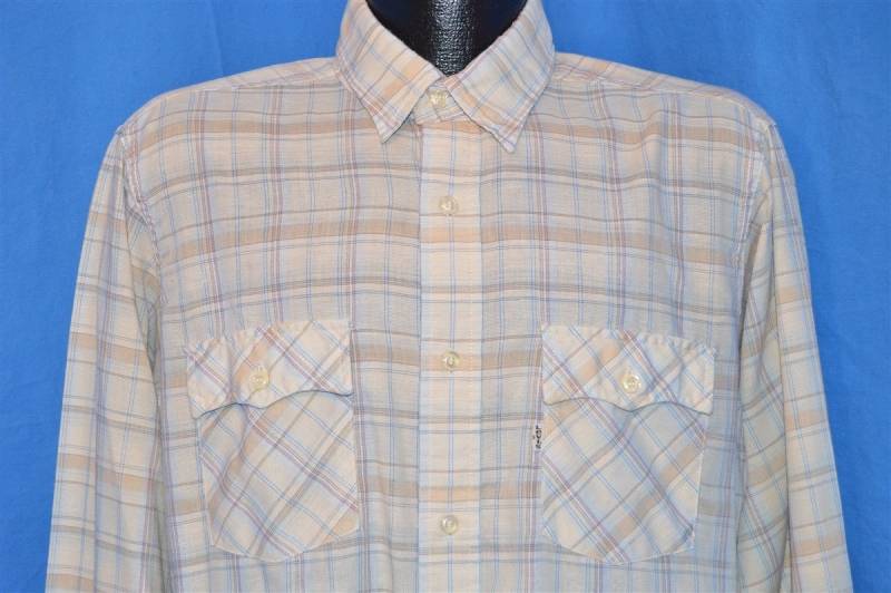 80Er Jahre Levi's Beige Multi Kariertes Button-Down-Hemd Große Tapered Fit Scalloped Tasche 80Er Jahre Levi's Beige Multi Kariertes Button-Down-Hemd Große Tapered Fit Scalloped Tasche von thecaptainsvintage