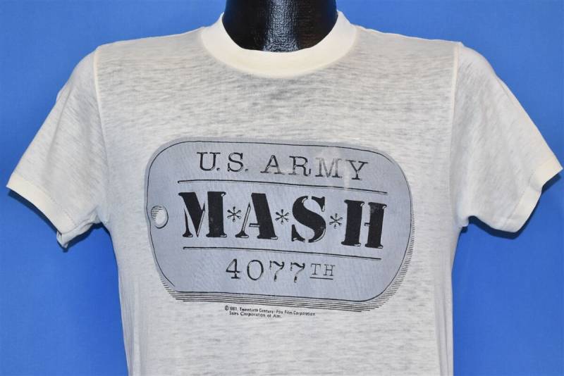 80Er Jahre Mash 4077Th Us Army Dog Tag Tv Show Distressed T-Shirt Small von thecaptainsvintage