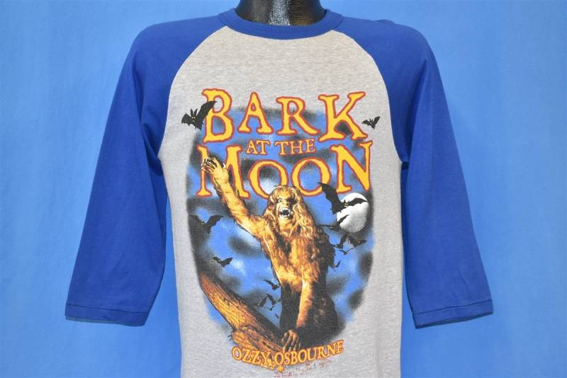80Er Jahre Ozzy Osbourne Bark At The Moon 1983 Raglan Rock Metal T-Shirt Small von thecaptainsvintage