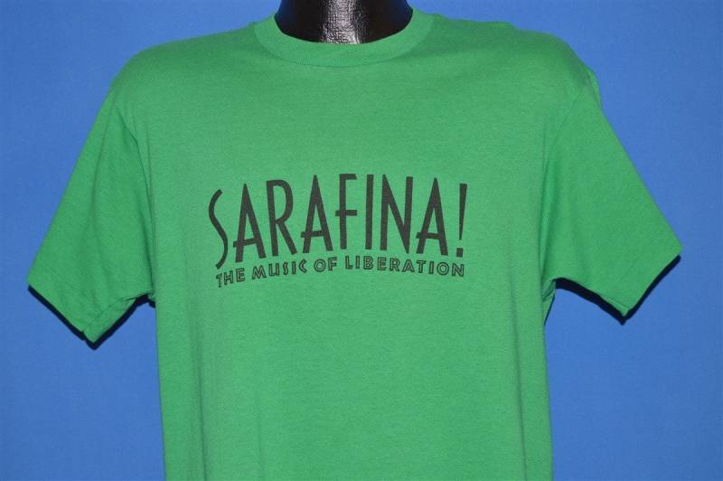 80Er Jahre Sarafina Die Musik Der Befreiung 1987 T-Shirt Groß 80Er Jahre Sarafina Die Musik Der Befreiung 1987 T-Shirt Groß von thecaptainsvintage