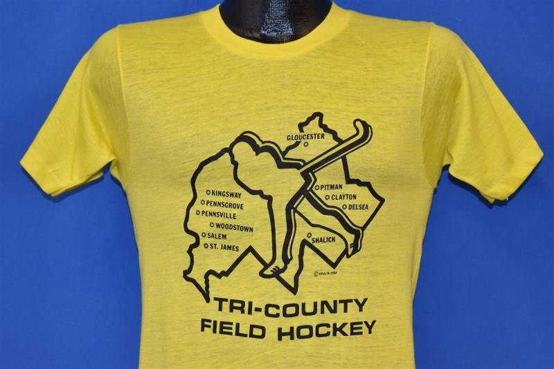 80Er Jahre Tri County High School Feldhockey New Jersey T-Shirt Small 80Er Jahre Tri County High School Feldhockey New Jersey T-Shirt Small von thecaptainsvintage