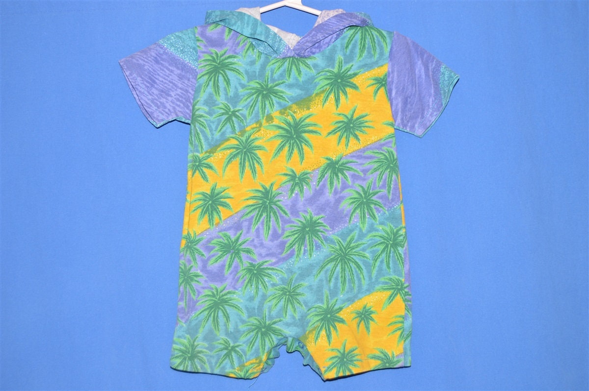 80Er Jahre Tropical Kapuzen Strampelanzug 18 Monate 80Er Jahre Tropical Kapuzen Strampelanzug 18 Monate von thecaptainsvintage