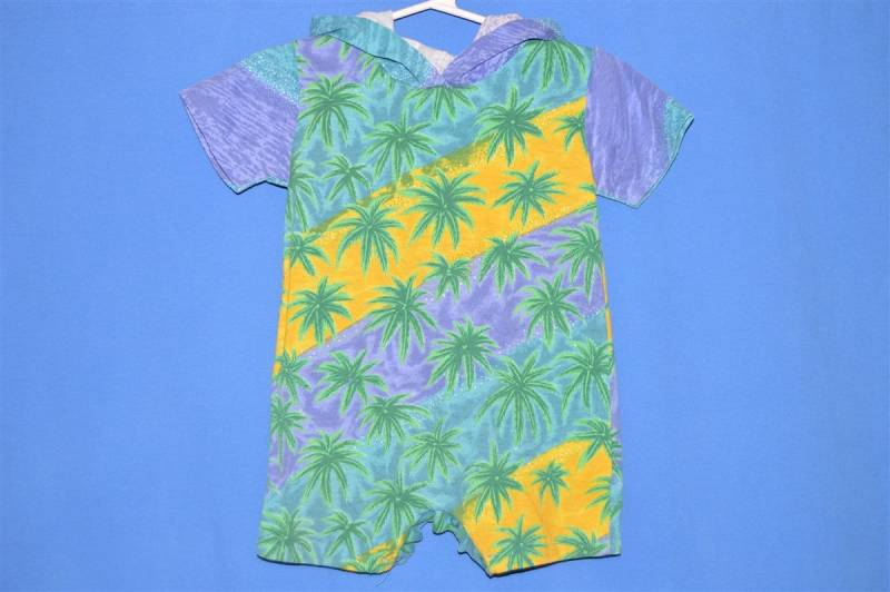 80Er Jahre Tropical Kapuzen Strampelanzug 18 Monate 80Er Jahre Tropical Kapuzen Strampelanzug 18 Monate von thecaptainsvintage