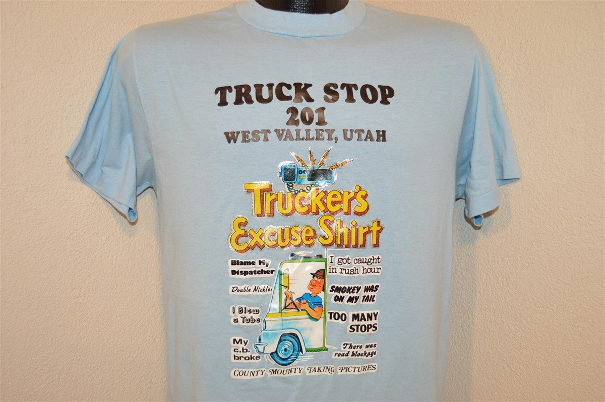80Er Jahre Truck Stop Utah Trucker Excuse Aufbügeln Lustig Hellblaues Vintage T-Shirt Medium 80Er Jahre Truck Stop Utah Trucker Excuse Aufbügeln Lustig Hellblaues Vintage T-Shirt Medium von thecaptainsvintage