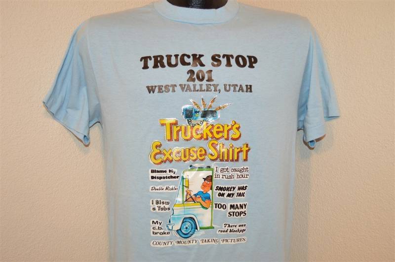 80Er Jahre Truck Stop Utah Trucker Excuse Aufbügeln Lustig Hellblaues Vintage T-Shirt Medium 80Er Jahre Truck Stop Utah Trucker Excuse Aufbügeln Lustig Hellblaues Vintage T-Shirt Medium von thecaptainsvintage