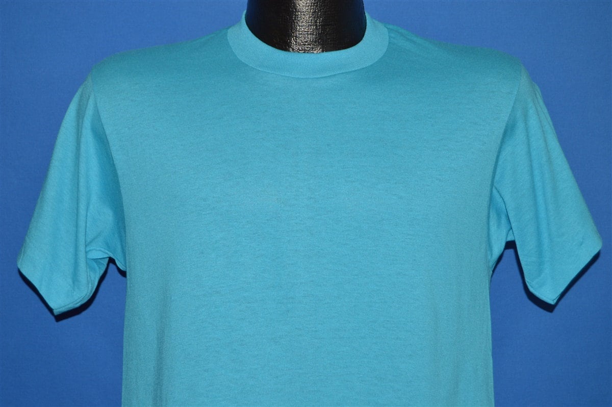 80S Light Blue Blank Deadstock T-Shirt S // Minimalist Basic Plain 80S Light Blue Blank Deadstock T-Shirt S // Minimalist Basic Plain von thecaptainsvintage