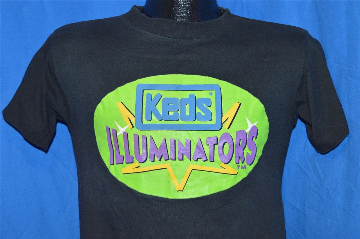 90Er Jahre Keds Illuminators Light Up Sneakers Neon Schwarz Vintage T-Shirt Small 90Er Jahre Keds Illuminators Light Up Sneakers Neon Schwarz Vintage T-Shirt Small von thecaptainsvintage