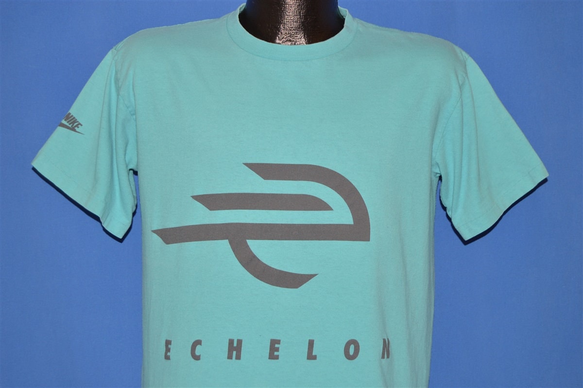 90Er Jahre Nike Echelon Radsport Logo T-Shirt Medium 90Er Jahre Nike Echelon Radsport Logo T-Shirt Medium von thecaptainsvintage