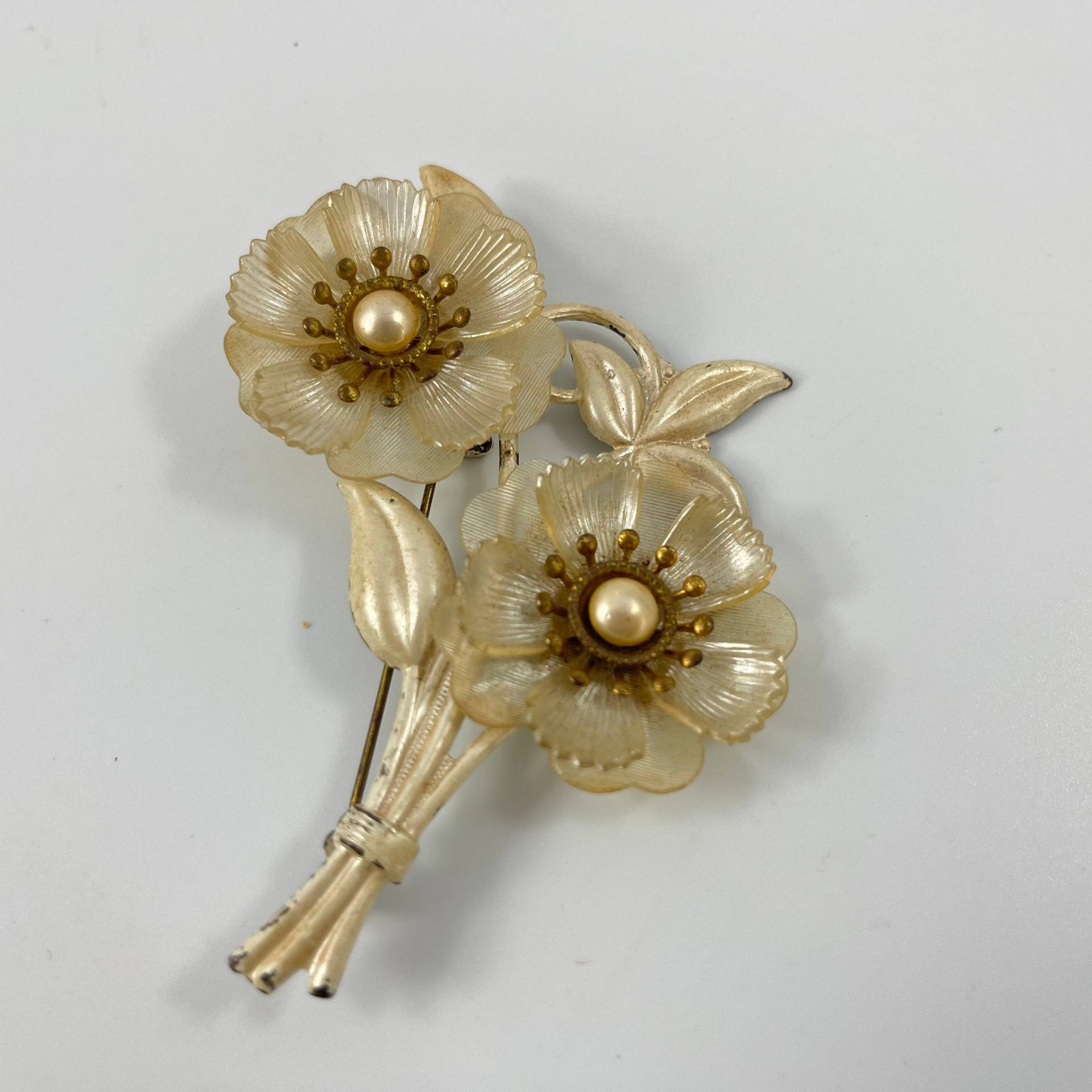 Vintage Damen Elfenbeinfarben Metall & Harz Mit Kunstperlen Blumenbrosche Oder Anstecknadel Vintage Damen Elfenbeinfarben Metall & Harz Mit Kunstperlen Blumenbrosche Oder Anstecknadel von thecherrychic