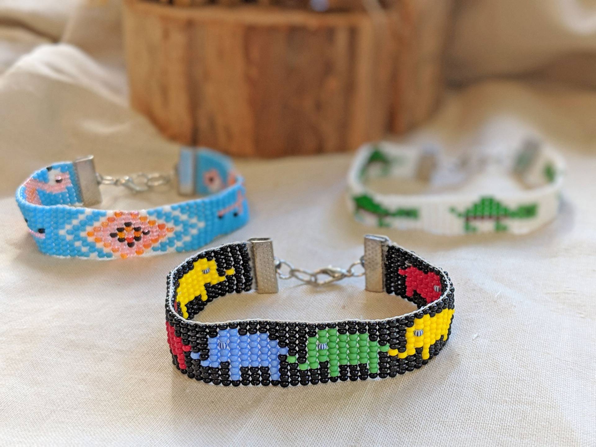 Handgewebte Tier Samen Perle Armband - Elefant, Schildkröte, Flamingo Handgewebte Tier Samen Perle Armband - Elefant, Schildkröte, Flamingo von thecosmicjackpot