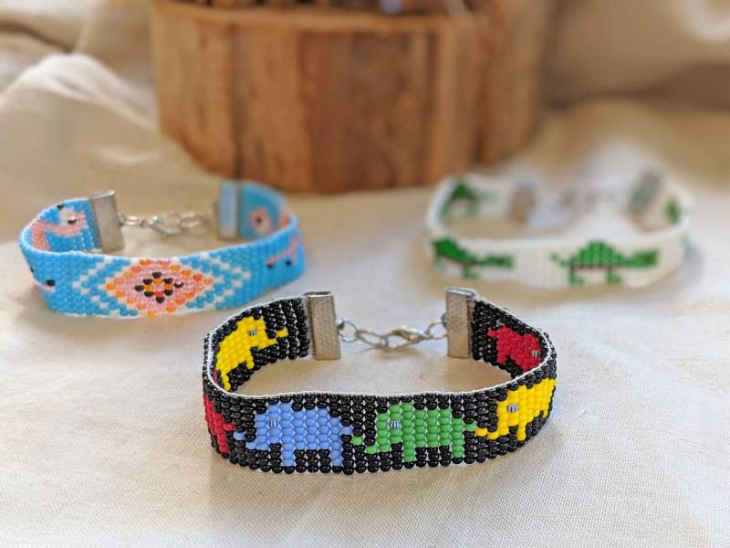 Handgewebte Tier Samen Perle Armband - Elefant, Schildkröte, Flamingo von thecosmicjackpot