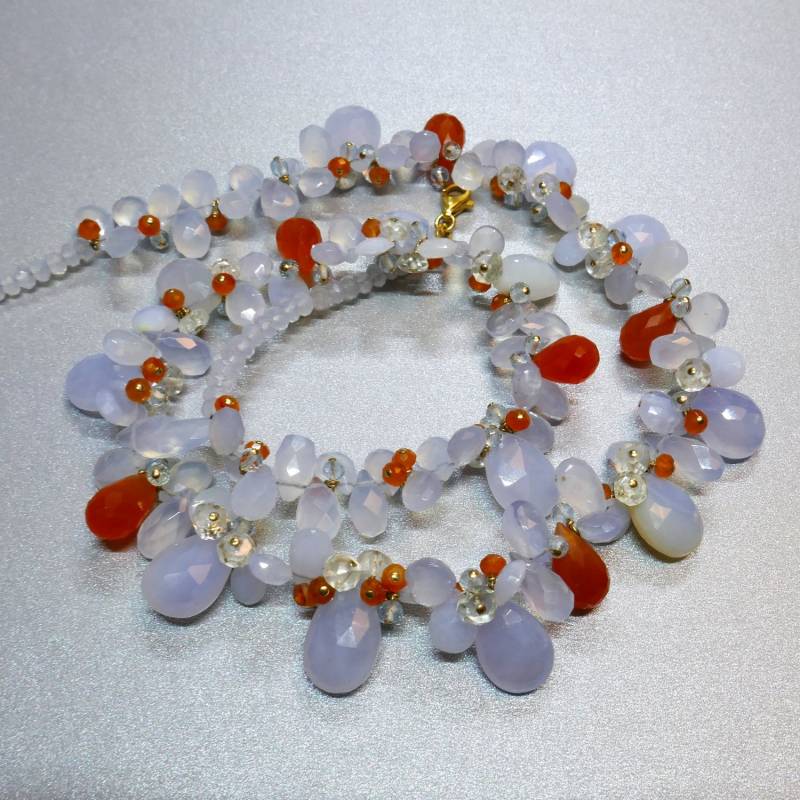 Chalcedon-Karneol-Aquamarin-Cluster-Halskette Mit Verschluss Aus 18K Gold von thegembee