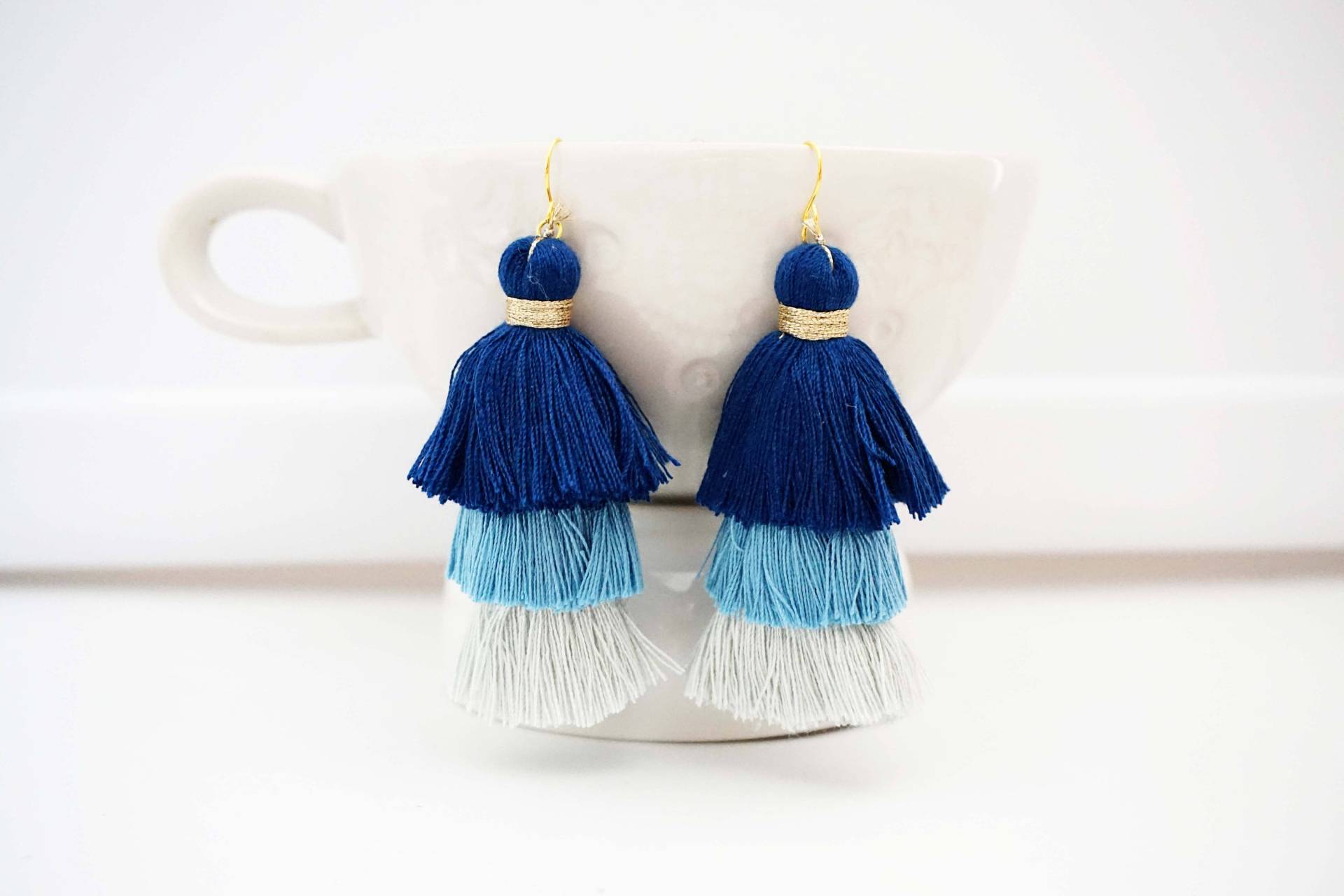 Blaue Ombre Tier Quaste Ohrringe von thegemco