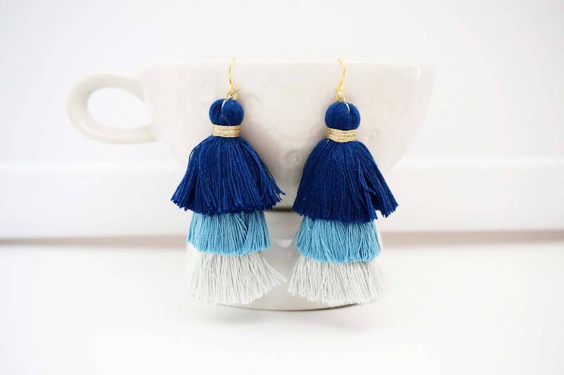 Blaue Ombre Tier Quaste Ohrringe von thegemco