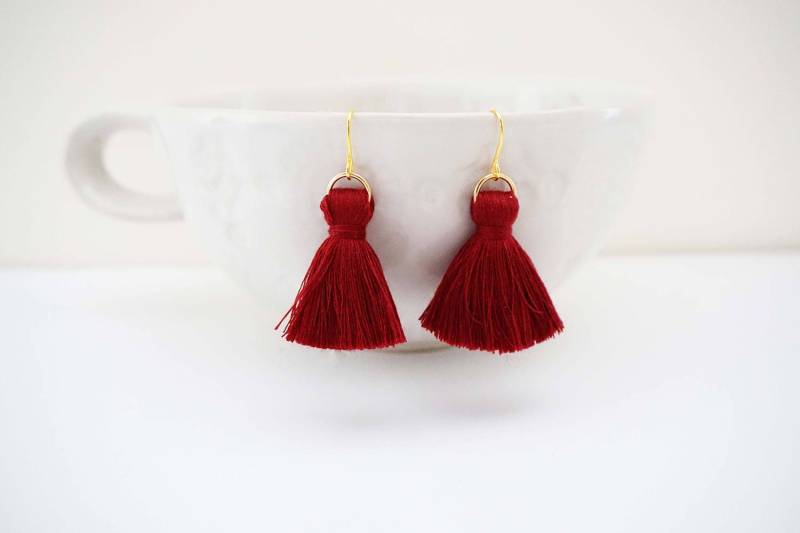 Dunkelrote Kastanienbraun Und Gold Quaste Ohrringe von thegemco