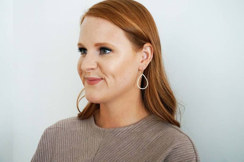 strukturierte Gold Teardrop Ohrringe von thegemco