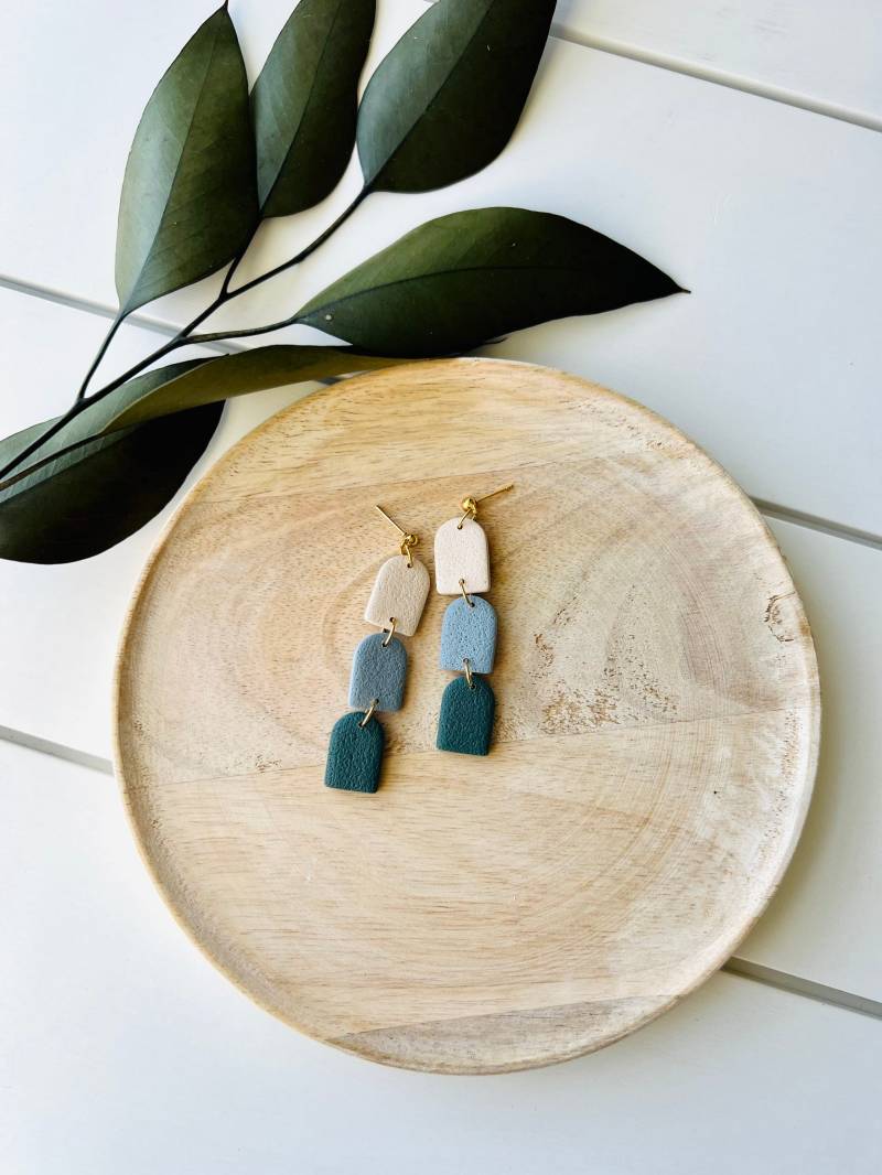 Dreifach Stapel Polymer Clay Ohrringe Mandel, Hafen Blau, Pfau von theglassbird