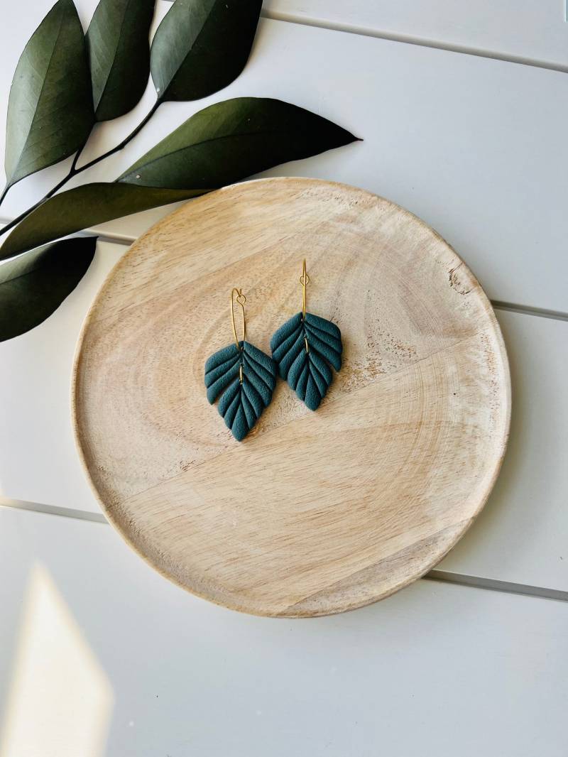 Herbst Blatt Ton Ohrringe - Pfau von theglassbird