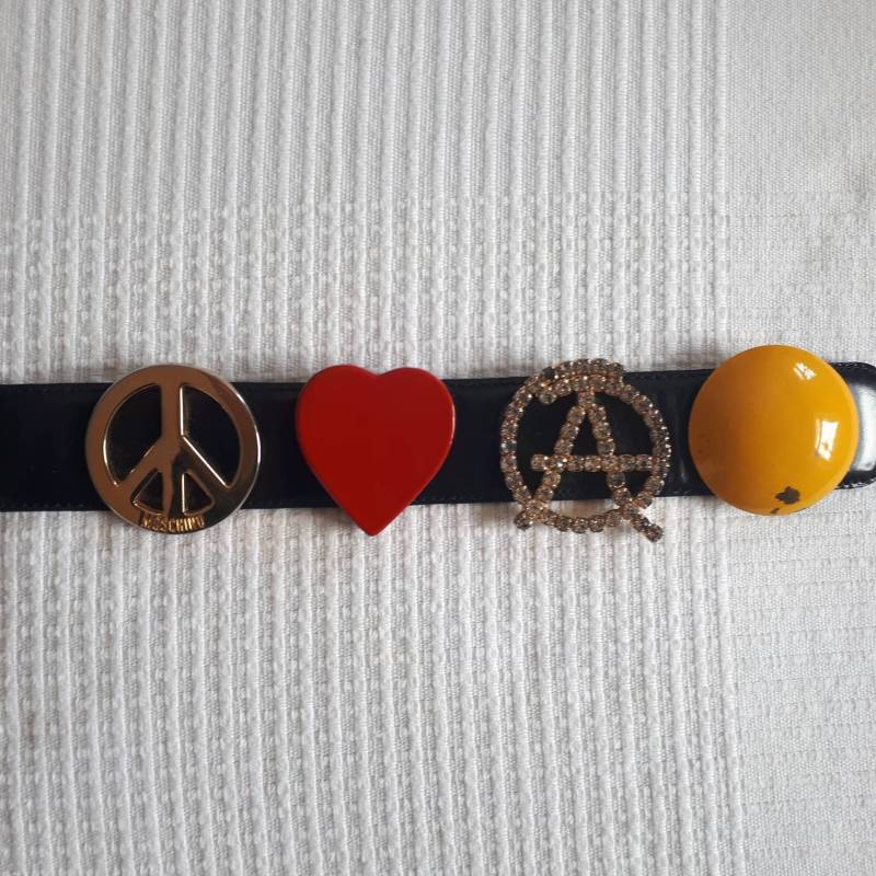 Liebe, Frieden Und Anarchie Statement Gürtel Von Moschino - Sammlerstück Liebe, Frieden Und Anarchie Statement Gürtel Von Moschino - Sammlerstück von thegoldencircus