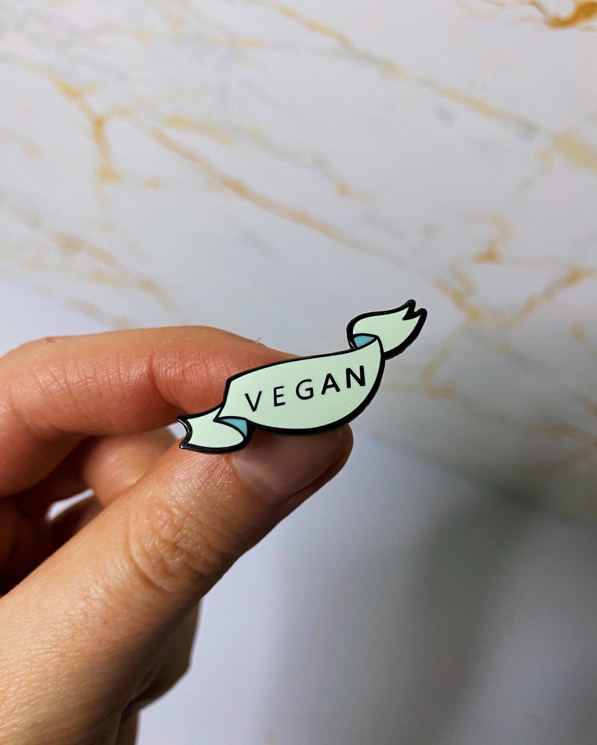 Vegan Emaille Pin Pflanzen Geschenk Essen Aktivismus Aktivist Obst Vegan Emaille Pin Pflanzen Geschenk Essen Aktivismus Aktivist Obst von thegooseandrabbit