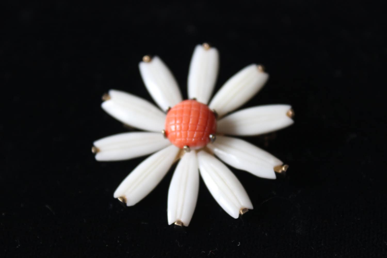 Jahrgang Daisy Pin White Petals Und Orange Center Wells Sterlingsilber Bakelit Gekennzeichnet Glücklich Schmuck Damen Vintage Jewelry Unterzeichnet Jahrgang Daisy Pin White Petals Und Orange Center Wells Sterlingsilber Bakelit Gekennzeichnet Glücklich Schmuck Damen Vintage Jewelry Unterzeichnet von thegypsygoat