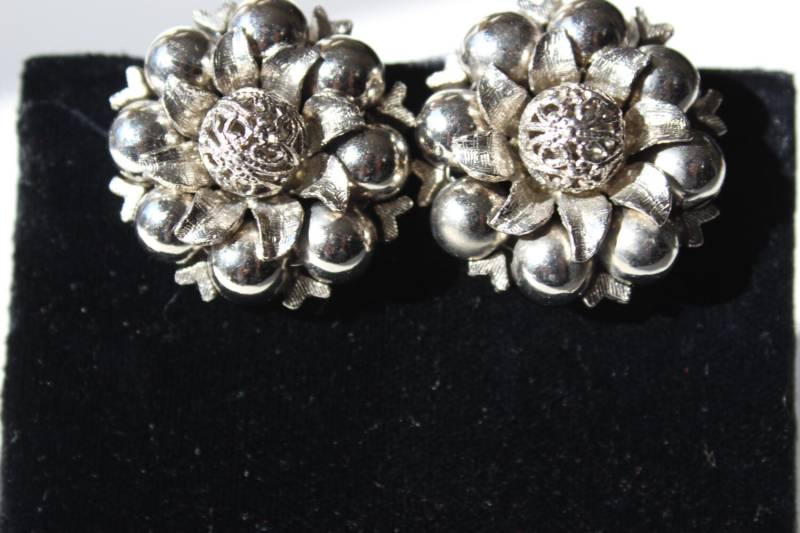 Kramer, Vintage-Clip Auf Ohrringe Oder Anhänger Silvertone Cluster Clip Ohrringe, Unterzeichnet Hochwertige von thegypsygoat