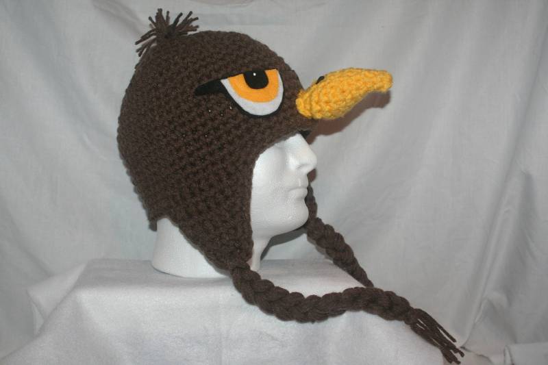 Gehäkelte Falken Mütze Braune Winter Beanie Mit Ohrenklappen von theheadsaid