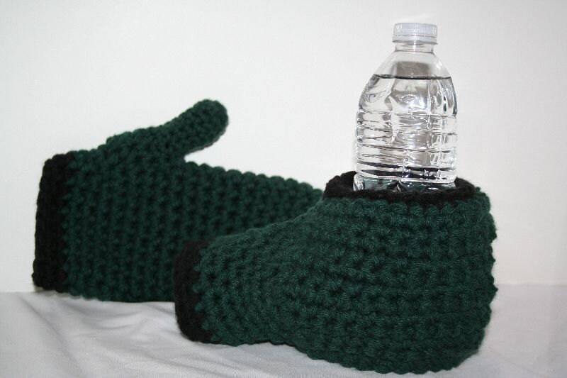 Gehäkelte Trinkhandschuhe Set Grün & Schwarz von theheadsaid