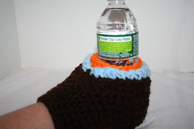 Gehäkelter Handschuh Beer Handschuh in Braun, Blau & Orange von theheadsaid