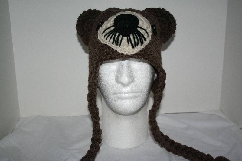 Handgefertigte Gehäkelte Otter-Mütze Mit Zöpfen von theheadsaid
