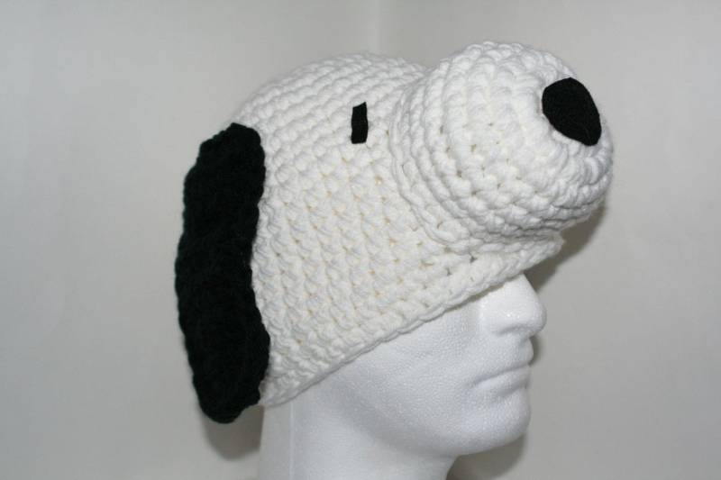 Handgemachte Hundemütze - Weiß Mit Schwarzen Ohren von theheadsaid