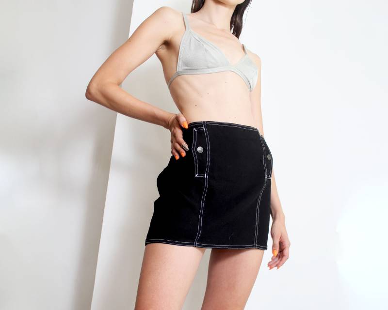 Y2K Moschino B&w Nähte Mini Rock Y2K Moschino B&w Nähte Mini Rock von theindustry