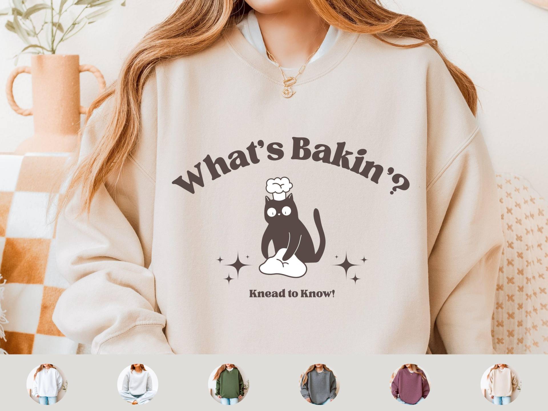 Lustiges Back-Sweatshirt "What's Bakin'? Knead To Know" - Sweatshirt Für Sauerteigliebhaber, Gildan 18000, Größen S-3xl von theinnerwayhome