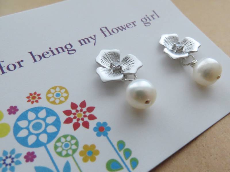 Kleine Blumenperlen Ohrringe, Brautjungfern Süßwasserperle, Geschenke, Hochzeitsparty, Perlenschmuck von thejewelrybar