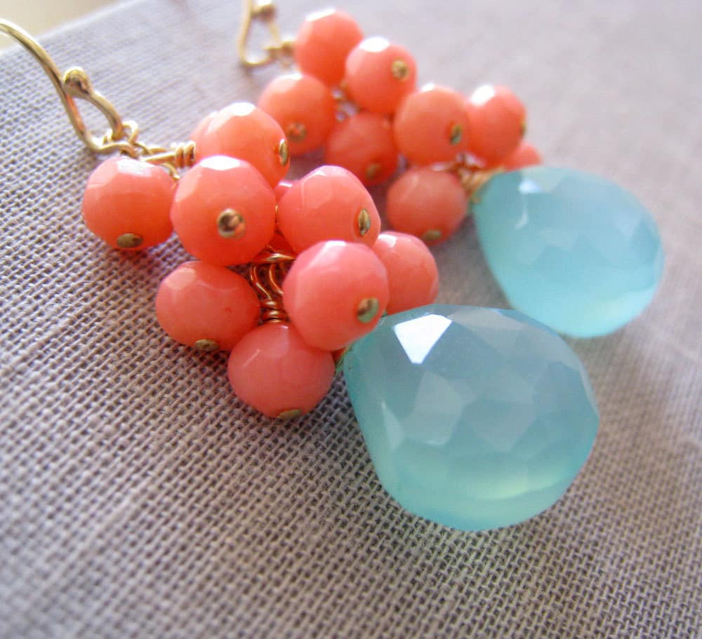 Trauzeugin Geschenk, Aqua Ohrringe, Brautjungfer Korallen Blau Chalcedon, Brautschmuck, Rosa, Pastell, Frühlingshochzeit von thejewelrybar